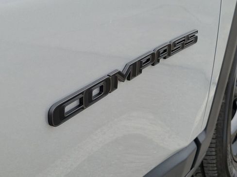 New 2026 Jeep Compass Latitude image 8