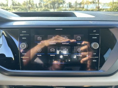 Certified 2022 Volkswagen Taos SE w/ Panoramic Sunroof Package image 23