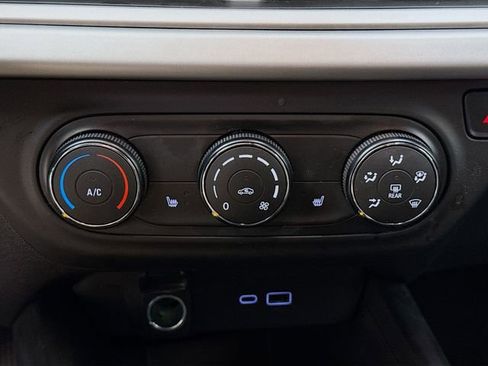 Used 2025 Chevrolet Trax RS w/ Driver Confidence Package image 16