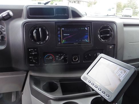 Used 2011 Ford E-450 and Econoline 450 Super Duty w/ Shuttle Bus Prep Pkg image 18