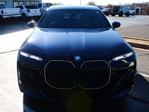 Used 2025 BMW 760i xDrive w/ Executive Package image 7