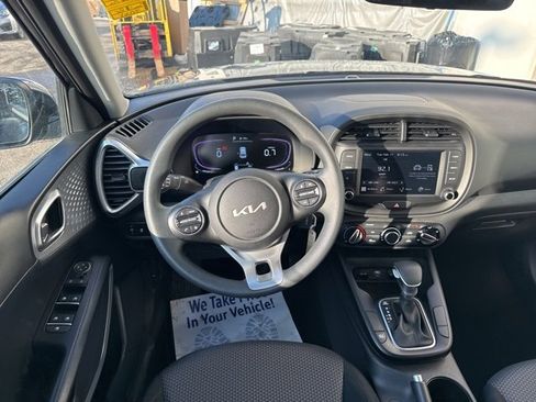 Certified 2025 Kia Soul LX image 24