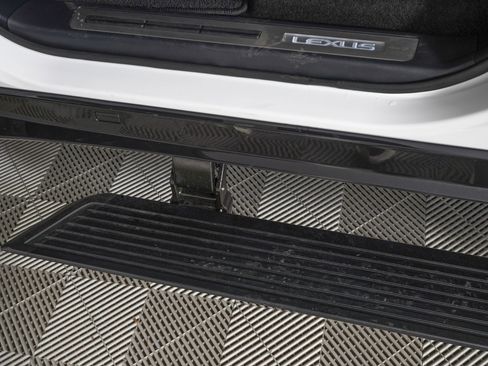 Used 2025 Lexus GX 550 w/ Accessory Package (Z1) image 19