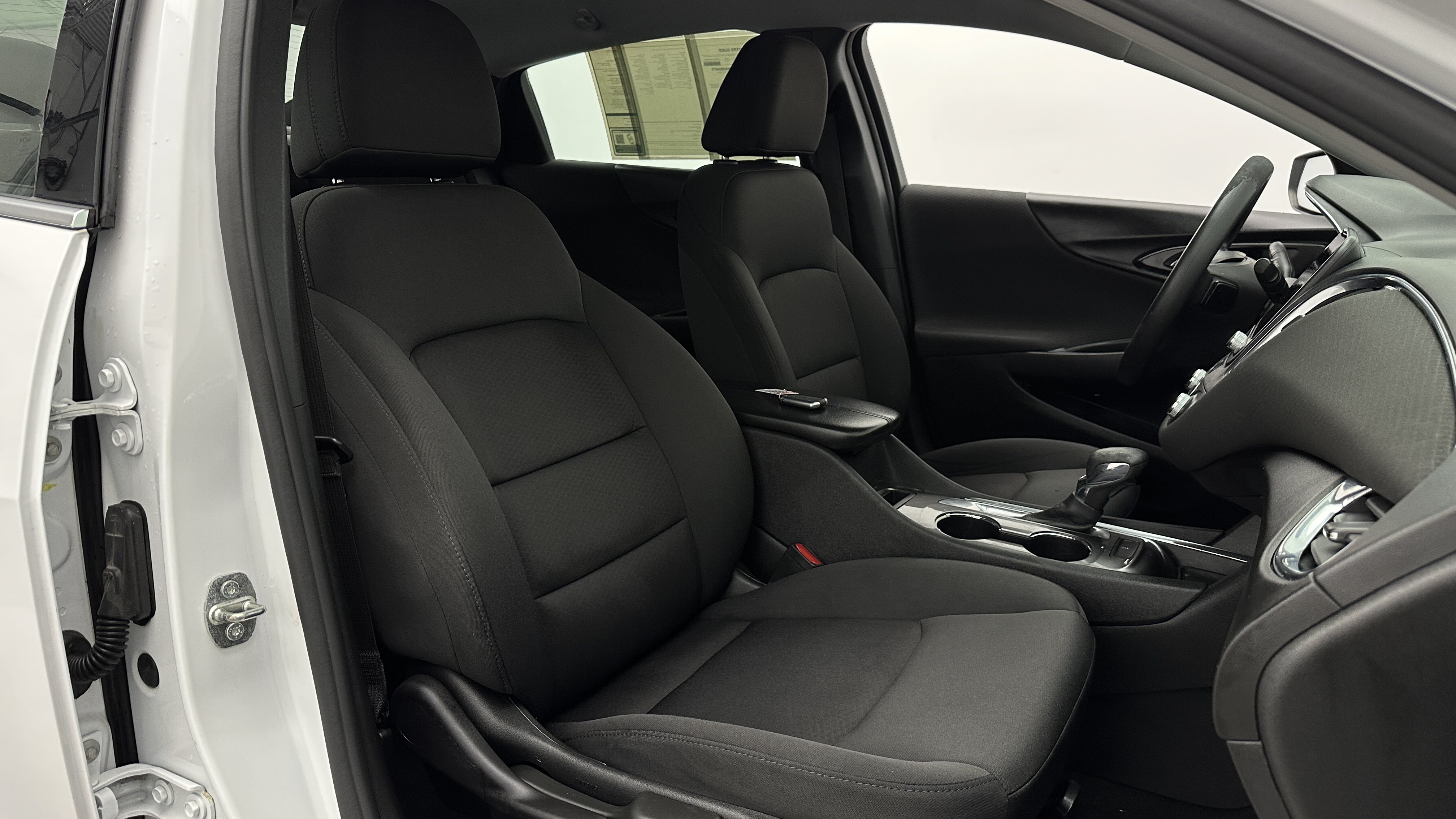 Used 2021 Chevrolet Malibu LT FWD image 37