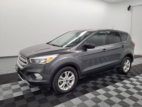 Used 2019 Ford Escape SE FWD image 2