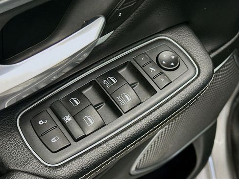 Used 2021 RAM 1500 Laramie AWD/4WD image 15