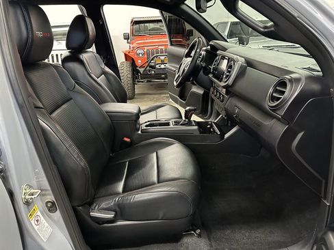 Used 2017 Toyota Tacoma TRD Pro AWD/4WD image 19