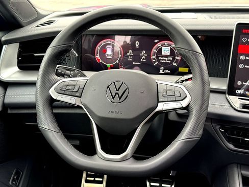 New 2026 Volkswagen Tiguan SE R-Line FWD image 19