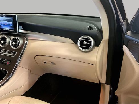 Used 2019 Mercedes-Benz GLC 300 image 17