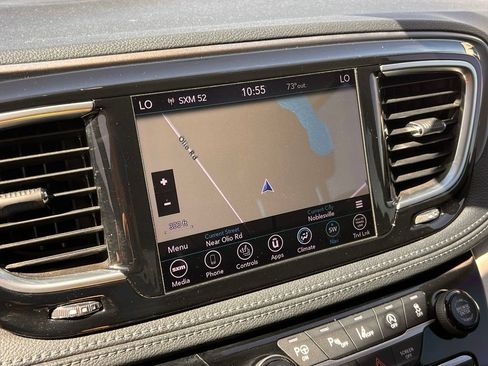 Used 2019 Chrysler Pacifica Limited w/ Tire & Wheel Group FWD image 30