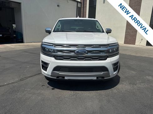 Used 2024 Ford Expedition Max Platinum AWD/4WD image 2