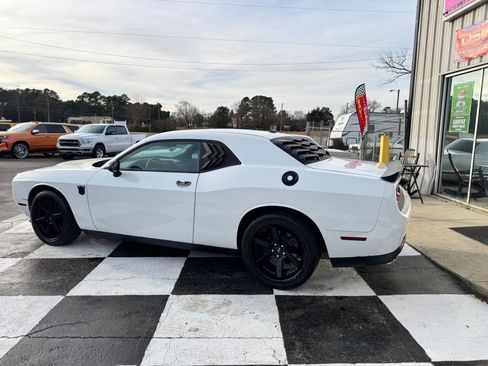 Used 2018 Dodge Challenger R/T w/ Driver Convenience Group image 8