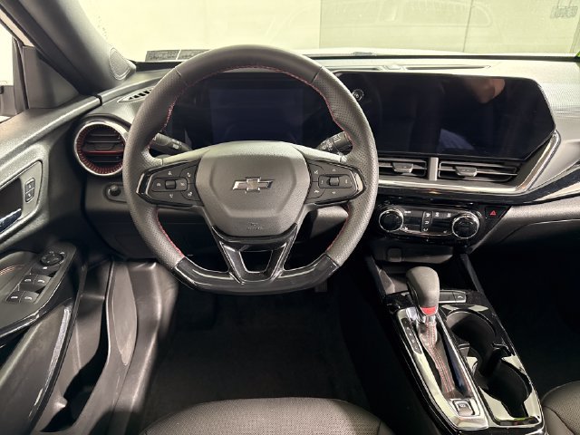 Used 2024 Chevrolet Trax RS w/ Sunroof Package FWD image 23