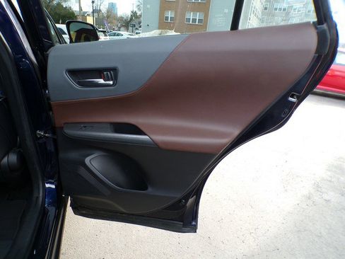 Used 2022 Toyota Venza XLE image 23