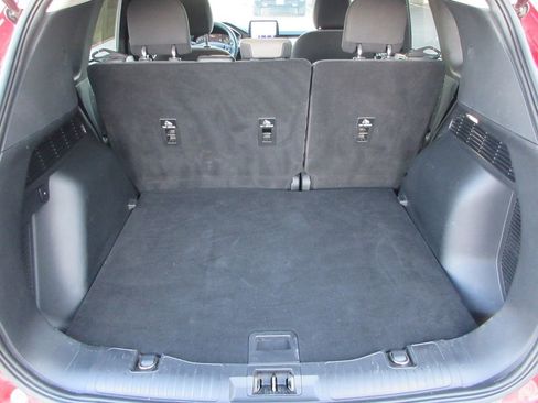 Used 2020 Ford Escape SE image 13