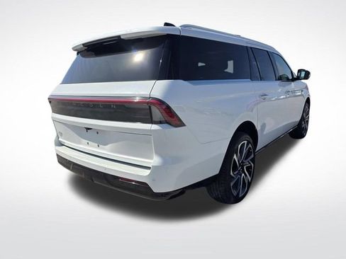 New 2026 Lincoln Navigator L Reserve image 3