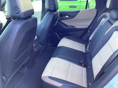 Used 2025 Chevrolet Equinox ACTIV w/ Safety and Technology Package image 9