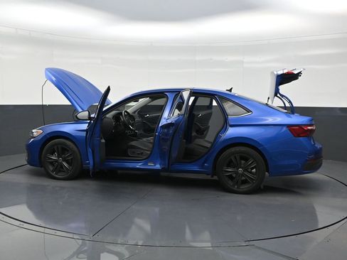 Used 2023 Volkswagen Jetta SE w/ Panoramic Sunroof Package FWD image 30