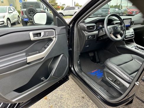 Used 2023 Ford Explorer XLT w/ Equipment Group 202A image 12