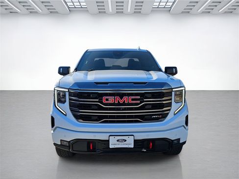 Used 2023 GMC Sierra 1500 AT4 w/ AT4 Premium Package image 3