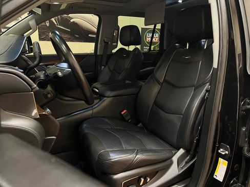 Used 2018 Cadillac Escalade Luxury RWD image 17