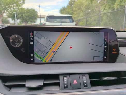 Used 2020 Lexus ES 350 w/ Premium Package FWD image 16