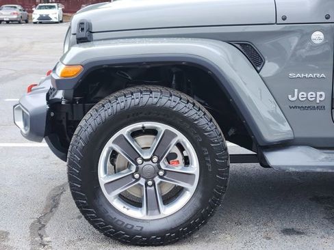 Used 2019 Jeep Wrangler Unlimited Sahara AWD/4WD image 6