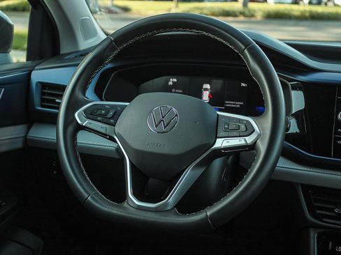 Certified 2024 Volkswagen Taos SE FWD image 16