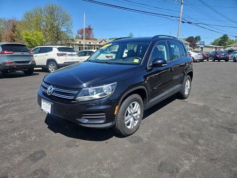 Used 2017 Volkswagen Tiguan S image 3