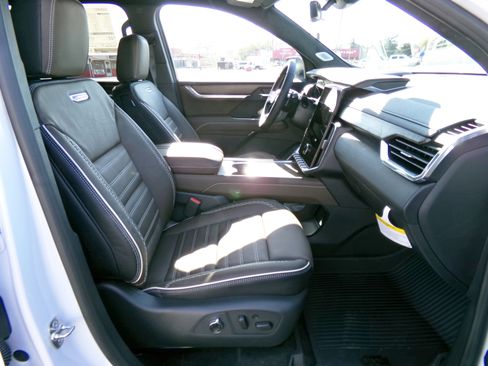 New 2026 GMC Acadia Denali Ultimate image 14