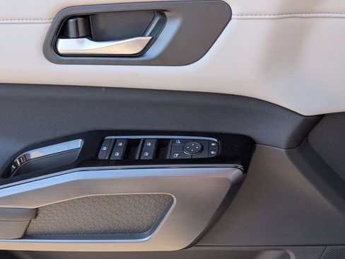 New 2026 Nissan Pathfinder SL FWD image 18