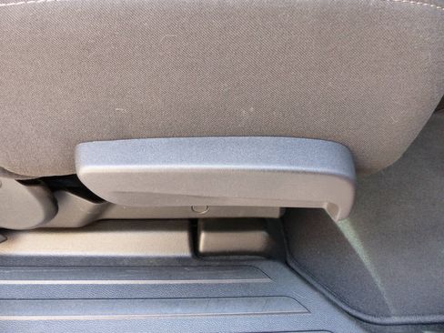 Used 2023 Chevrolet Traverse LT FWD image 47