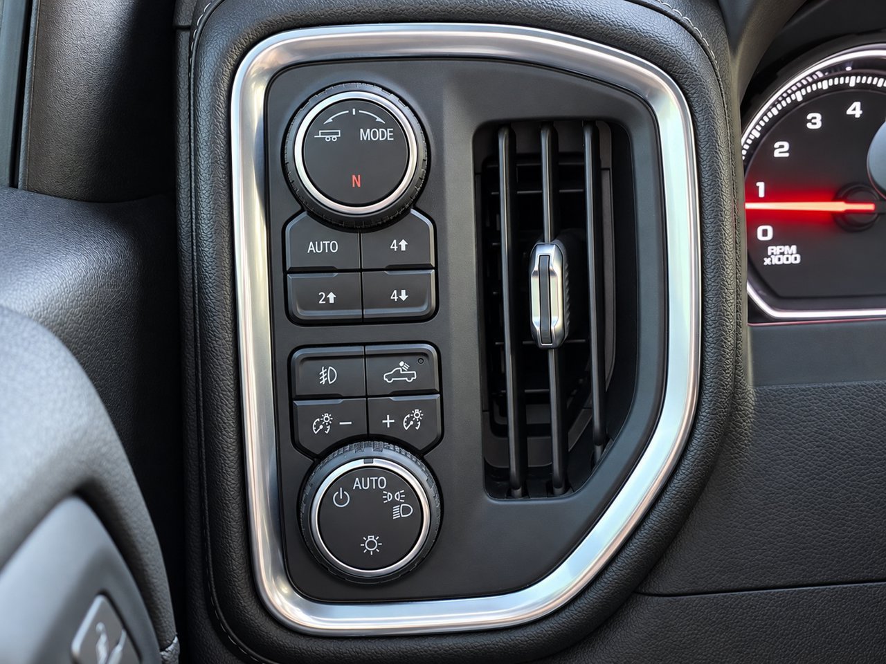 Used 2022 Chevrolet Silverado 1500 LT Trail Boss w/ Convenience Package II AWD/4WD image 24