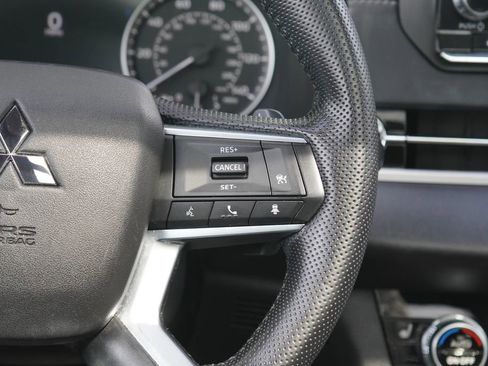 Used 2022 Mitsubishi Outlander SE AWD/4WD image 15
