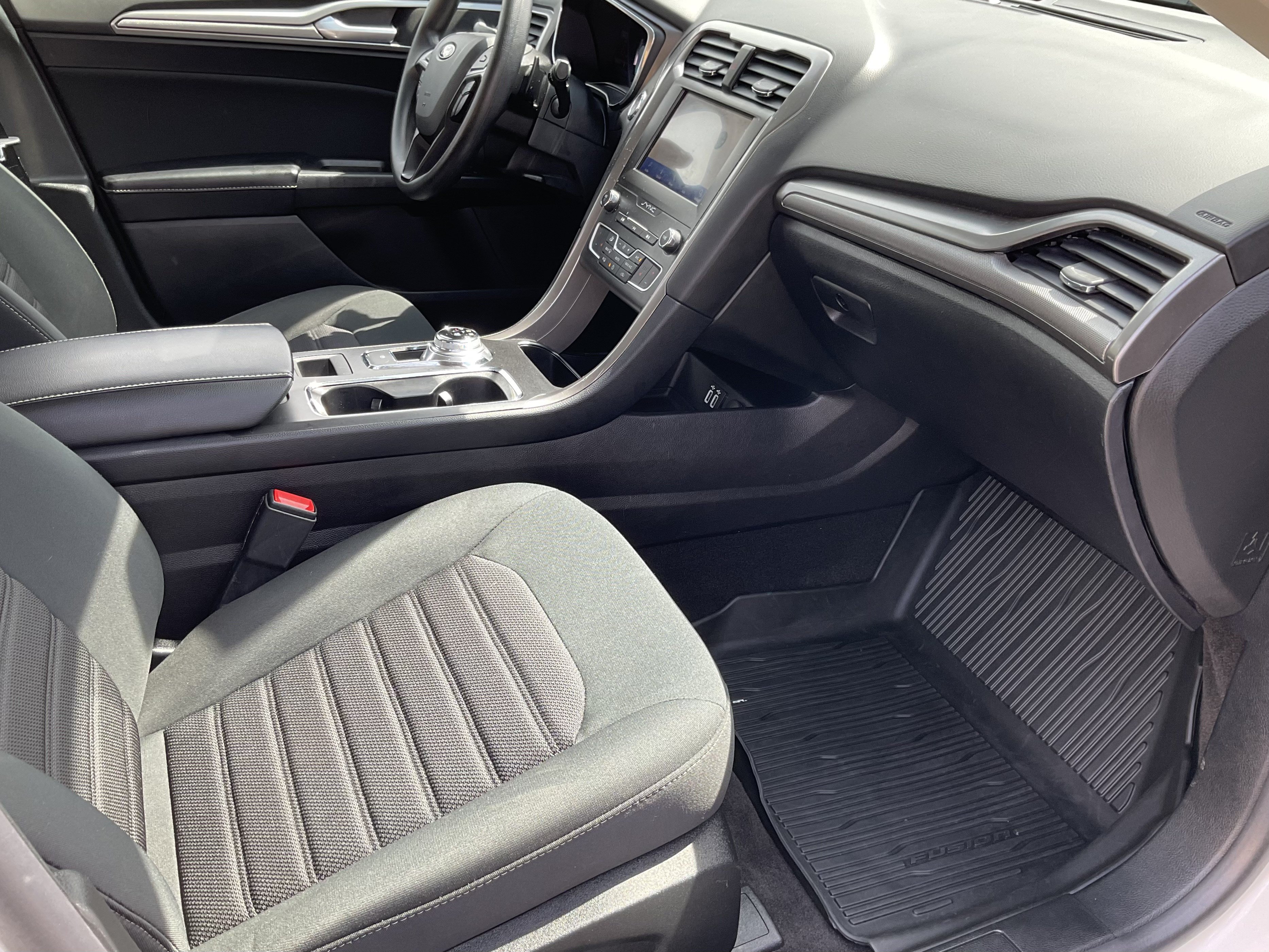 Used 2020 Ford Fusion SE AWD/4WD image 24
