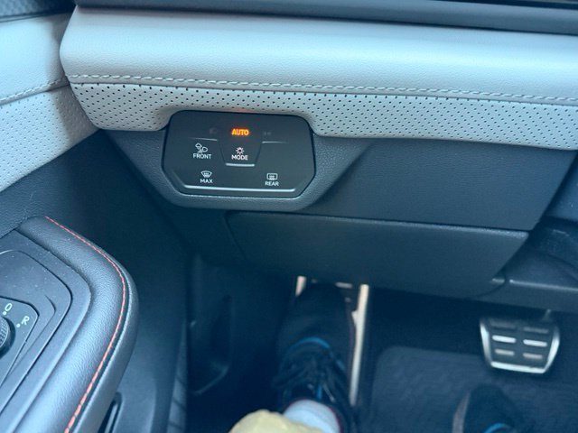 Certified 2024 Volkswagen Atlas Peak Edition SE AWD/4WD image 22