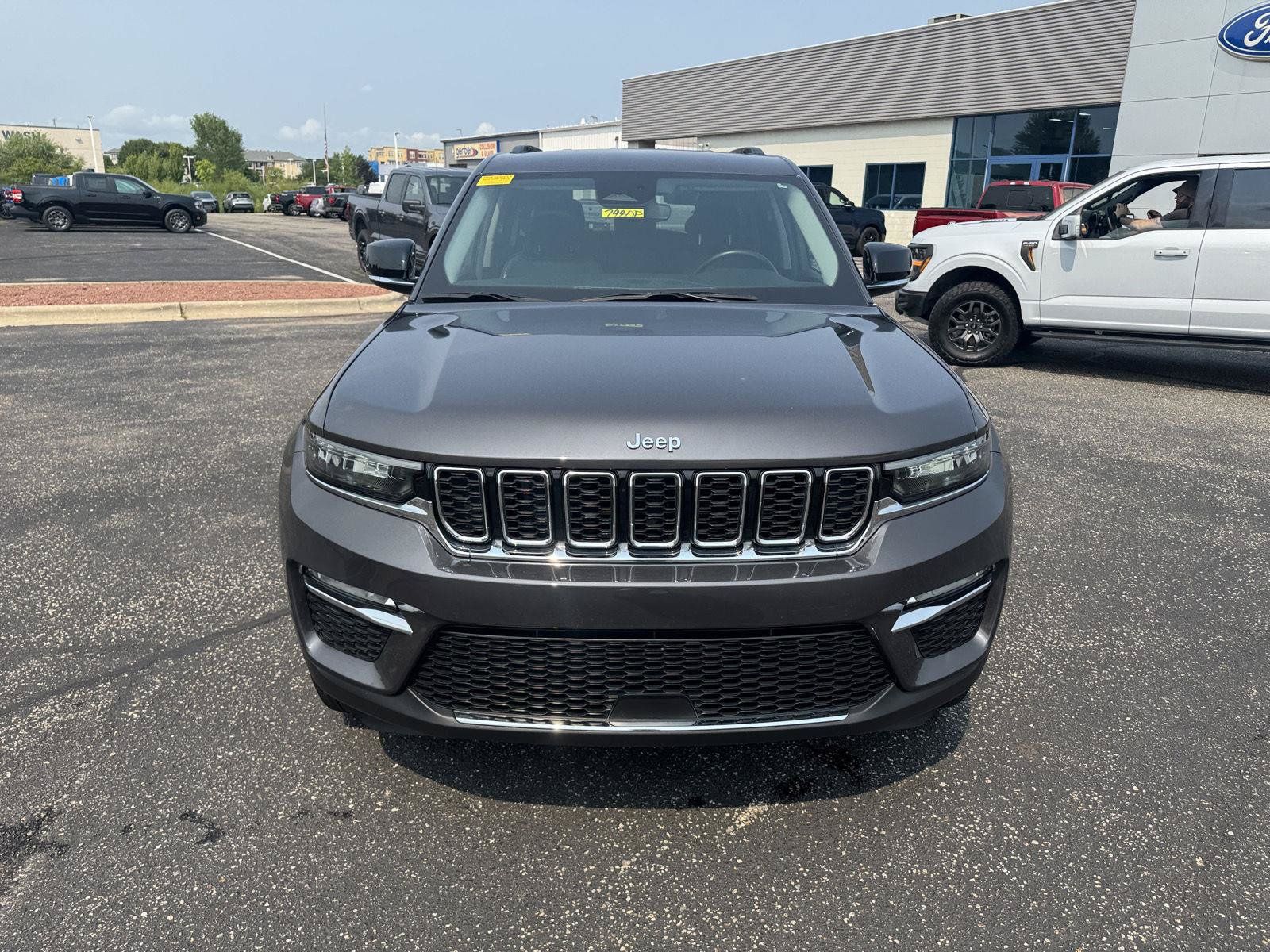 Used 2022 Jeep Grand Cherokee Limited AWD/4WD image 10