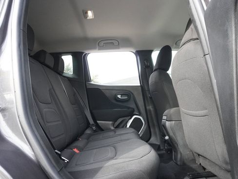 Used 2018 Jeep Renegade Latitude image 30