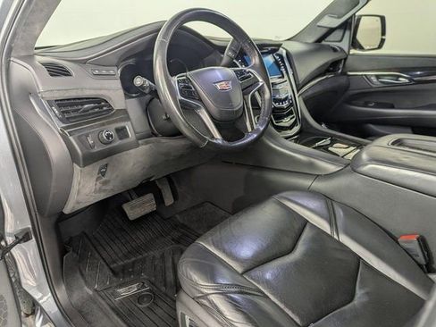 Used 2018 Cadillac Escalade Platinum image 16