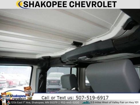 Used 2010 Jeep Wrangler Unlimited Rubicon image 14