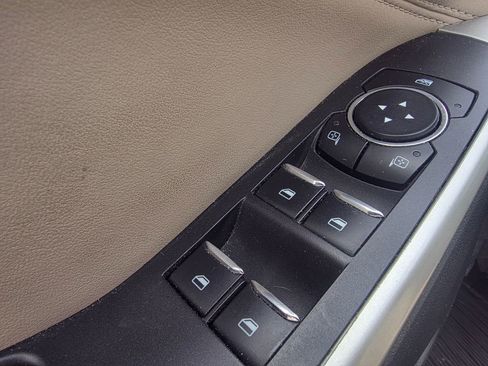 Used 2023 Ford Explorer XLT w/ Equipment Group 202A RWD image 12