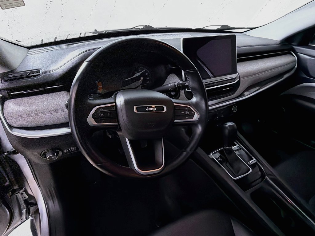 Used 2022 Jeep Compass Latitude w/ Sun and Sound Group AWD/4WD image 11