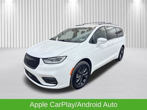 Certified 2022 Chrysler Pacifica Touring-L w/ S Appearance Package image 13