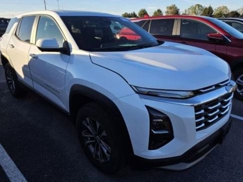 Used 2025 Chevrolet Equinox LT w/ Safety and Technology Package image 2