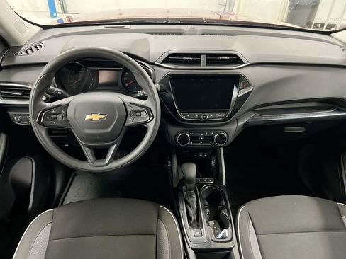 Used 2023 Chevrolet TrailBlazer LT w/ Convenience Package FWD image 10