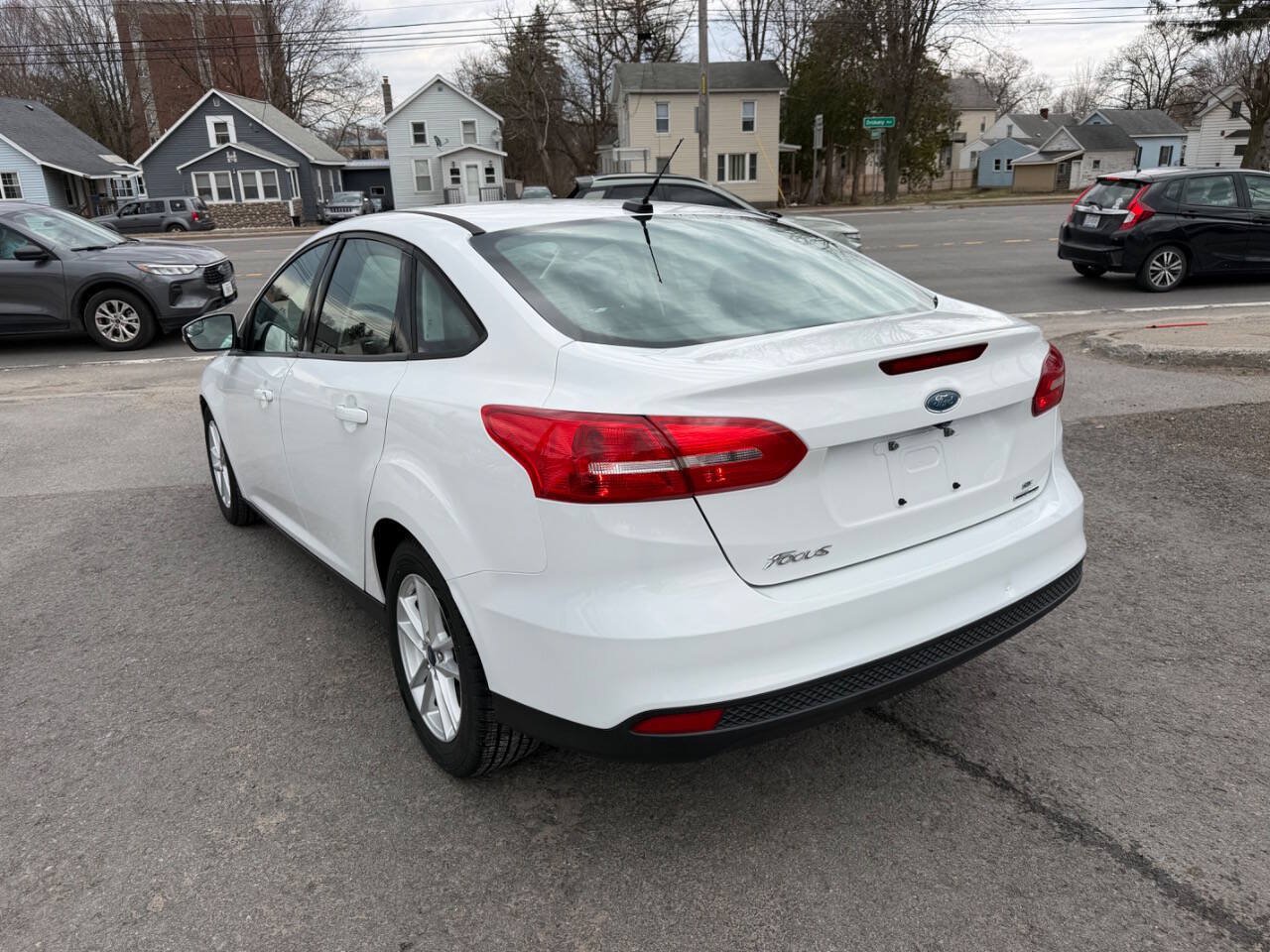Used 2016 Ford Focus SE FWD image 3
