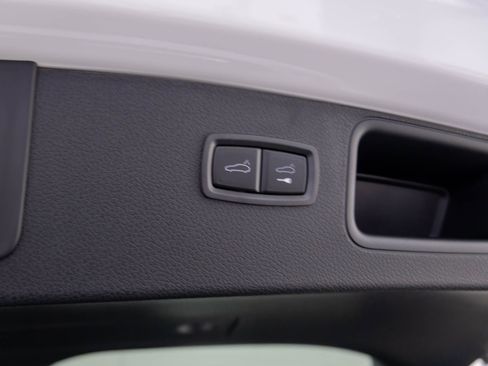 New 2026 Porsche Macan Turbo image 31