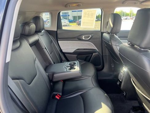 Used 2022 Jeep Compass Latitude AWD/4WD image 32