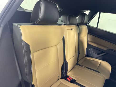 Used 2022 Volkswagen Atlas Cross Sport SE image 24