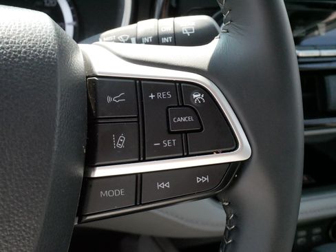 Certified 2026 Toyota Highlander XLE AWD/4WD image 25
